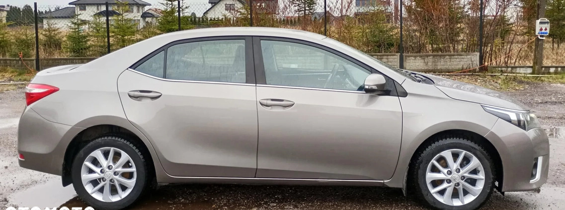 Toyota Corolla cena 49999 przebieg: 128000, rok produkcji 2015 z Warszawa małe 154
